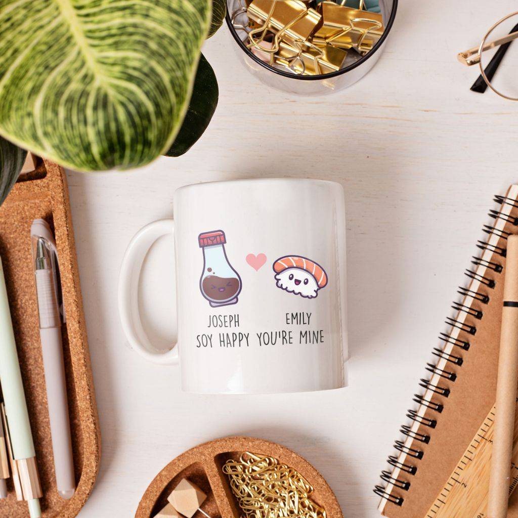 our personalized "Soy happy you're mine" mug is the perfect thoughtful present for your anniversary or Valentine's Day.